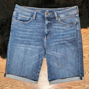 St. John's Bay Bermuda Cuffed Denim Shorts Women's Size 18